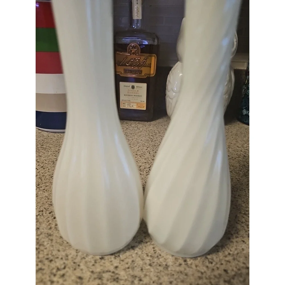 Set‎ Of 2 Vintage White Milk Glass Vases